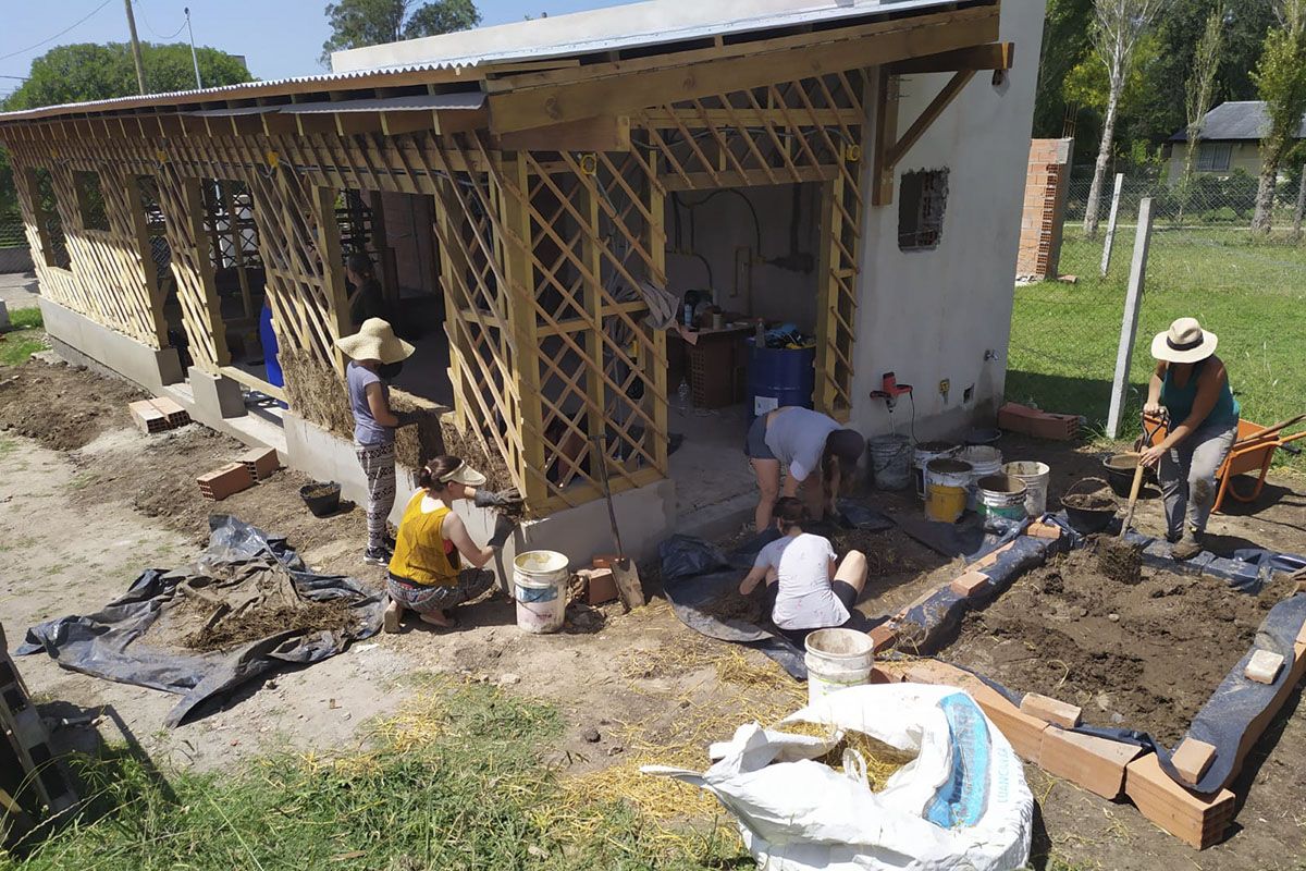 LA MUNI DE SINSACATE LANZÓ UN TALLER DE BIOCONSTRUCCIÓN: COMO ANOTARSE