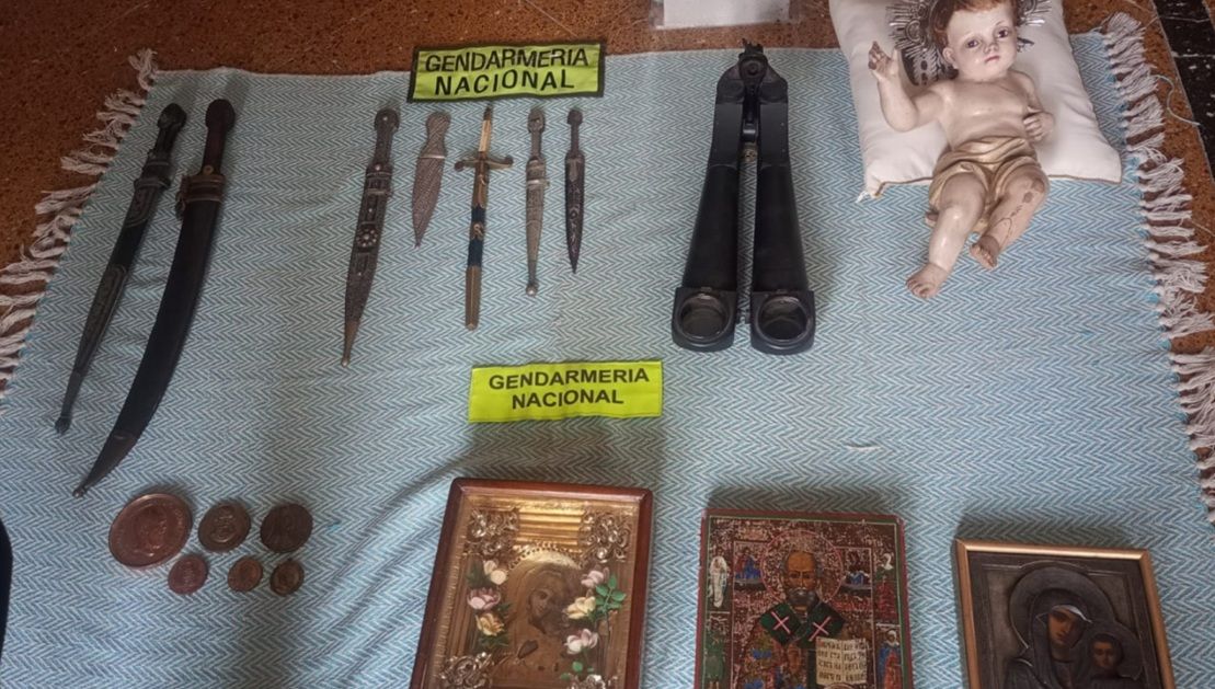 GENDARMERÍA SECUESTRA DOCUMENTOS HISTÓRICOS Y PIEZAS ARQUEOLÓGICAS EN CÓRDOBA TRAS ALLANAMIENTOS