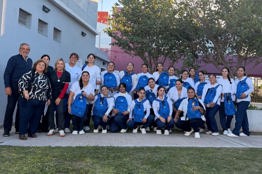 LA PROVINCIA FORTALECE LA EDUCACIÓN DE ENFERMEROS CON LA ENTREGA DE MOCHILAS E INSTRUMENTAL