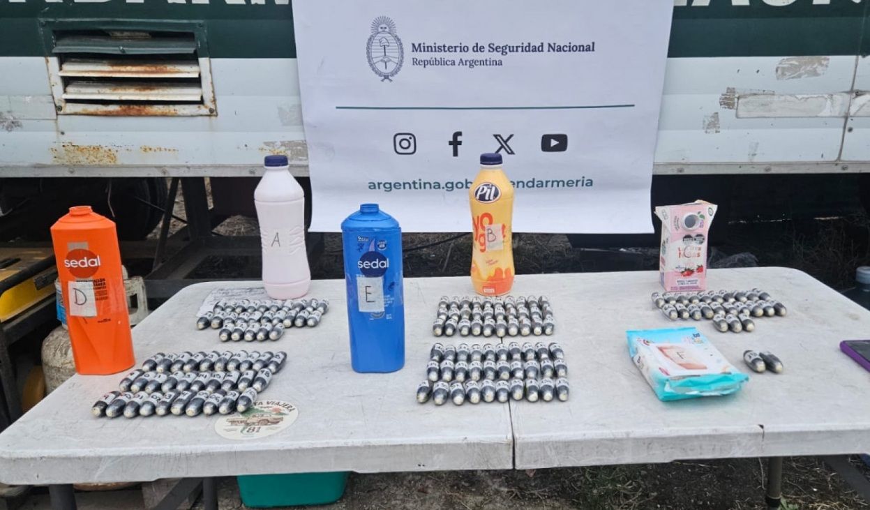 GENDARMES ESCANEABAN ENVASES DE SHAMPOO Y DESCUBRIERON CÁPSULAS DE COCAÍNA EMBUTIDAS ENTRE EL CONTENIDO DE CADA RECIPIENTE