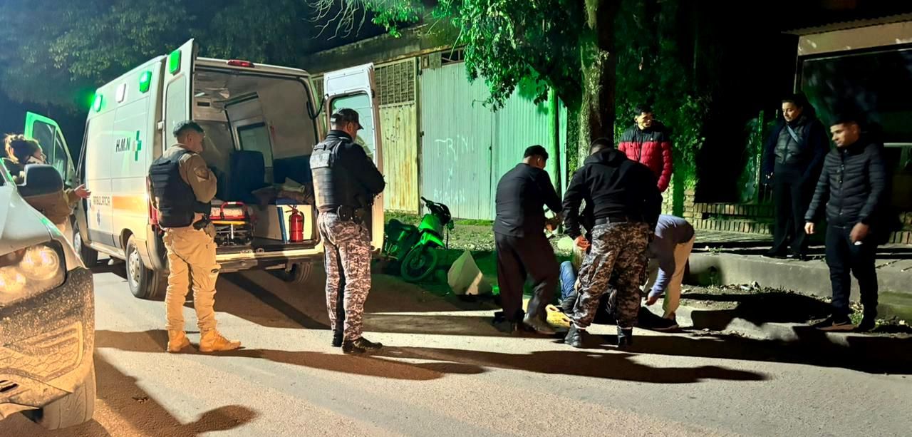 UN MOTOCICLISTA CHOCÓ CONTRA EL CORDÓN CUNETA Y SUFRIÓ VARIAS HERIDAS