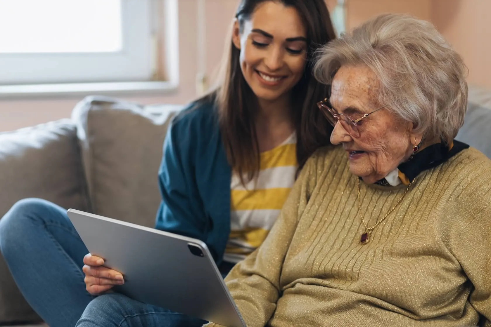 JESÚS MARÍA PONE LA TECNOLOGÍA AL ALCANCE DE LOS ADULTOS MAYORES CON CURSOS DE ALFABETIZACIÓN DIGITAL