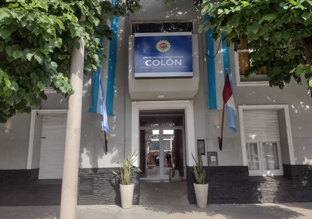 DETIENEN A UN HOMBRE TRAS AMENAZAR A LA DUEÑA DE UN BAR CON UN CUCHILLO Y UN LADRILLO EN JESÚS MARÍA
