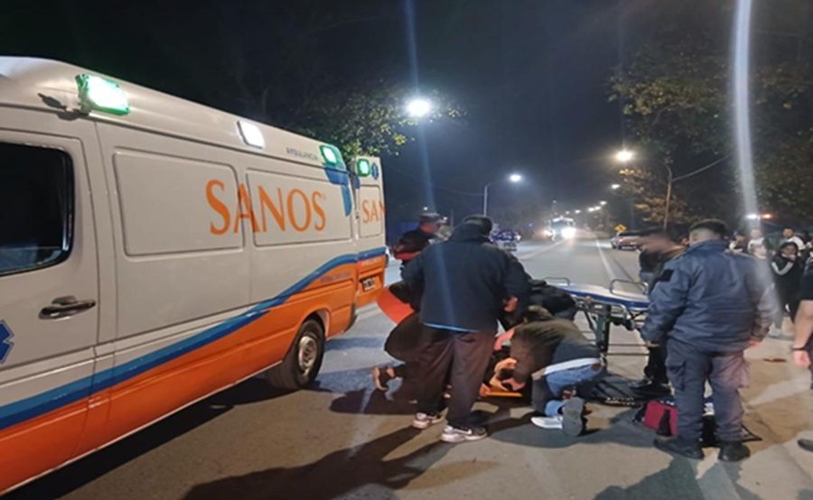 CUATRO JÓVENES RESULTARON HERIDOS TRAS UN ACCIDENTE DE TRÁNSITO EN CRUZ DEL EJE