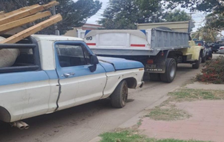 UNA CAMIONETA CHOCÓ DESDE ATRÁS A UN CAMIÓN EN CRUZ DEL EJE