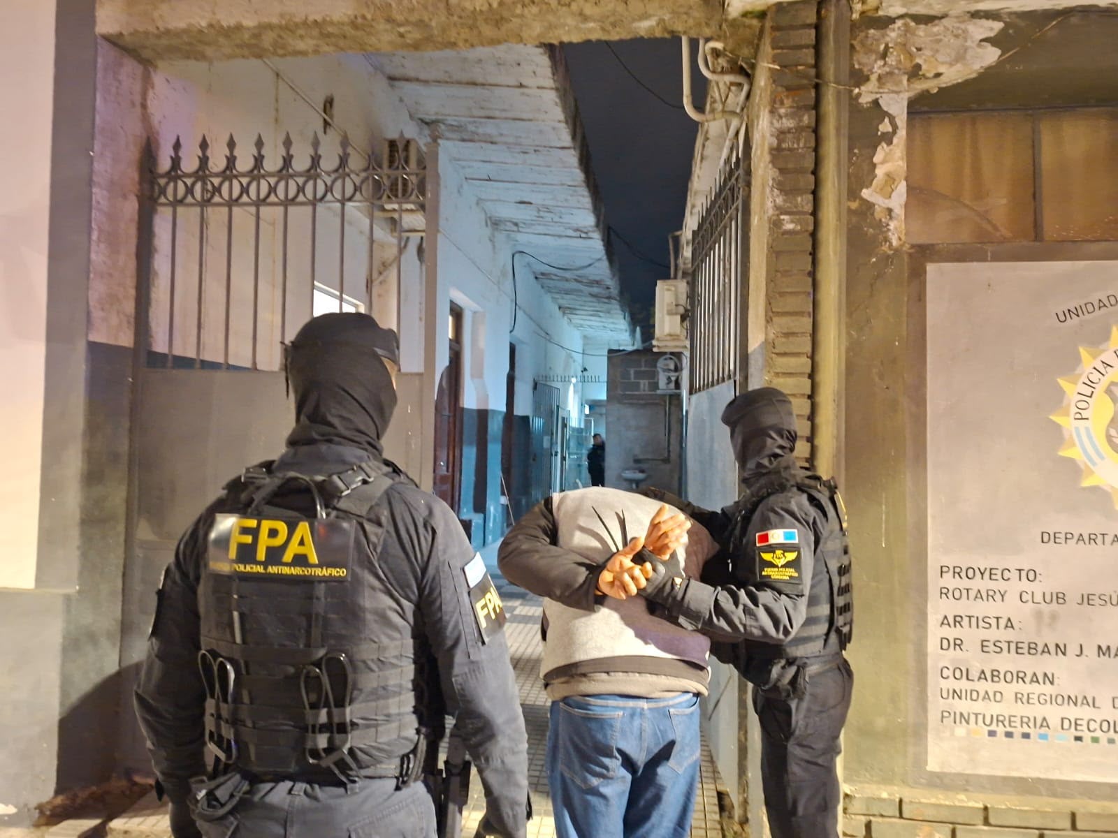 JESÚS MARÍA: LA FPA DESARROLLÓ CONTROLES PREVENTIVOS, DETUVO A UN SUJETO Y SECUESTRÓ ENVOLTORIOS DE COCAÍNA PREPARADOS PARA SU COMERCIALIZACIÓN