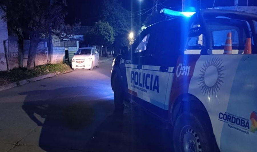 DETIENEN A UN JOVEN EN CRUZ DEL EJE TRAS INTENTAR ABRIR UN VEHÍCULO ESTACIONADO