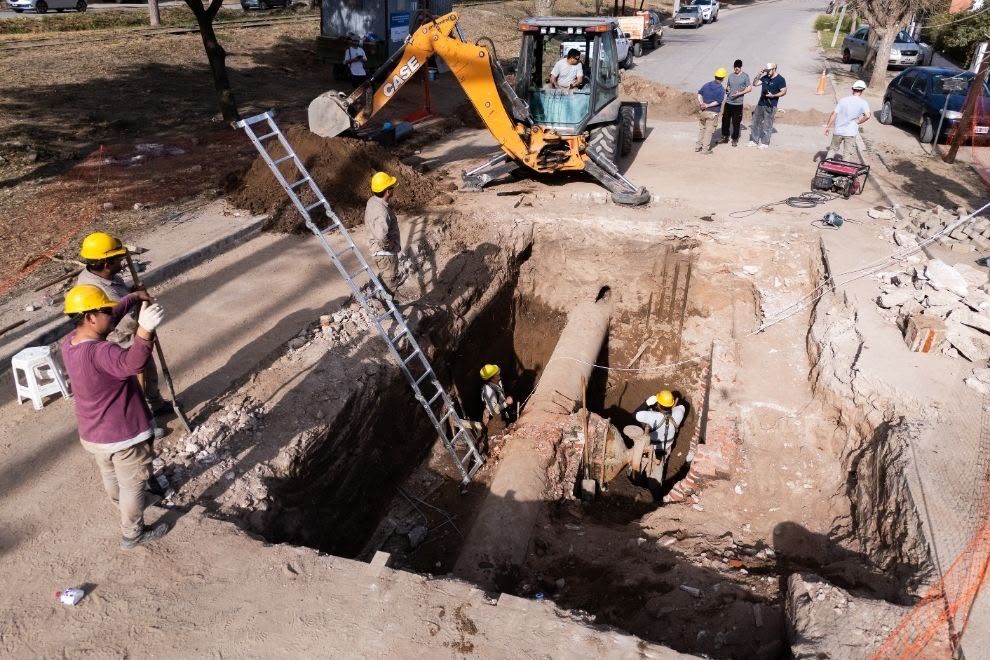 CRUZ DEL EJE: AVANZA UNA OBRA INTEGRAL PARA MODERNIZAR EL SISTEMA DE SANEAMIENTO Y AGUA POTABLE