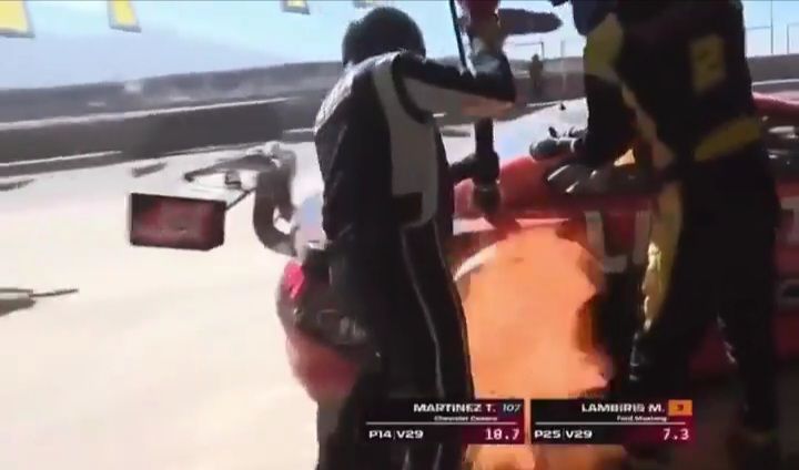 TENSIÓN EN EL TURISMO CARRETERA: SE INCENDIÓ EL FORD MUSTANG DE MAURICIO LAMBIRIS EN BOXES