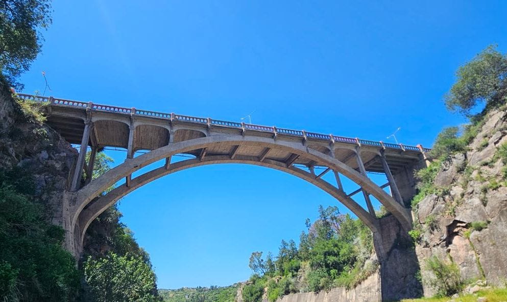 DESDE ESTE LUNES SE RESTRINGE EL TRÁNSITO POR OBRAS EN EL PUENTE SOBRE EL VERTEDERO DEL EMBALSE RÍO TERCERO