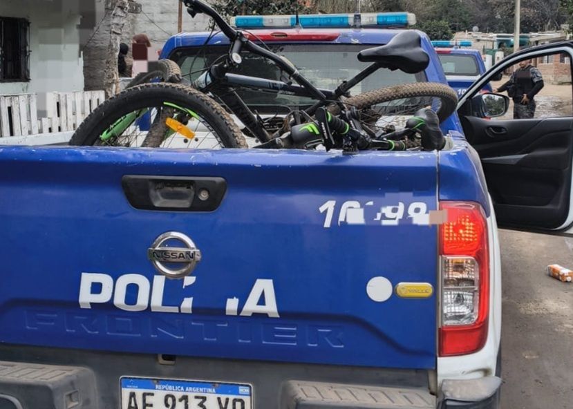 RECUPERAN TRES BICICLETAS ROBADAS QUE HABÍAN SIDO ABANDONADAS EN EL PATIO DE UNA VECINA