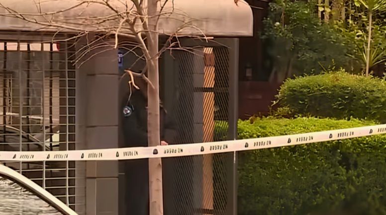 UN HOMBRE MATÓ A SU ESPOSA DELANTE DE SUS HIJOS E INTENTÓ FUGARSE