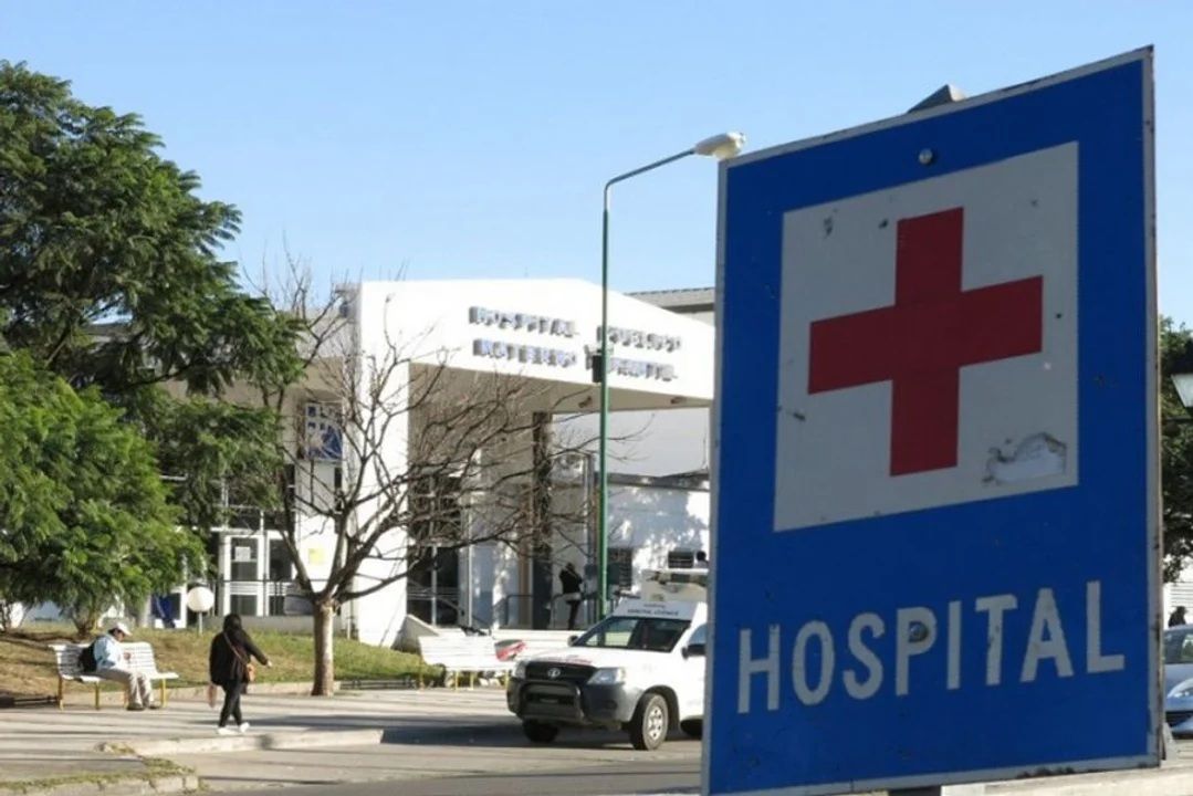 REGLAMENTAN EL COBRO DE ATENCIÓN EN HOSPITALES NACIONALES A EXTRANJEROS NO RESIDENTES