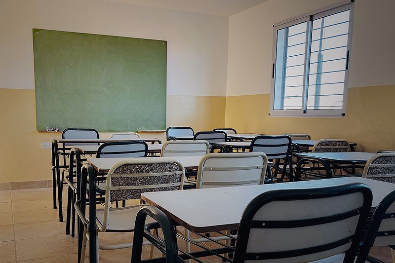 PARO DOCENTE NACIONAL CON ADHESIÓN DE UEPC Y AMENAZA DE SANCIONES POR PARTE DE NACIÓN