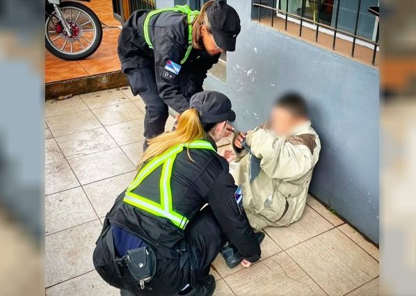 HALLAN DORMIDO EN LA CALLE A UN NIÑO QUE ERA BUSCADO DESDE HACÍA UNA SEMANA EN POSADAS