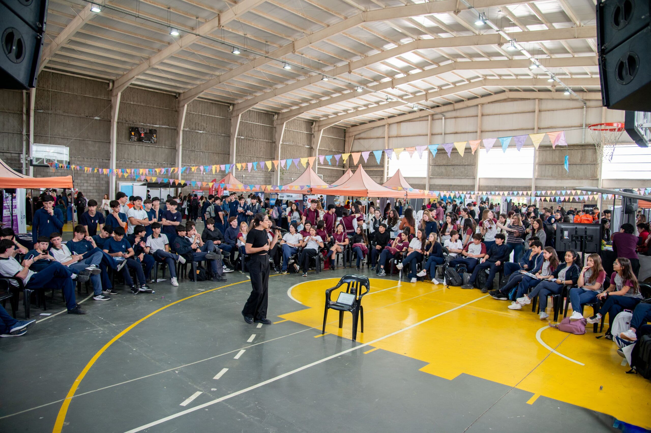 MÁS DE 600 ESTUDIANTES SE SUMARON A LA EXPO EMPRENDÉ FUTURO 2026 EN JESUS MARÍA