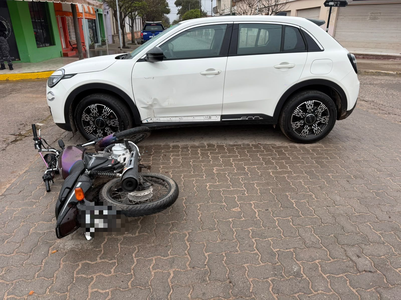 CHOQUE ENTRE UNA MOTO Y UN FIAT 600 DEJA UN HERIDO EN VILLA DEL TOTORAL