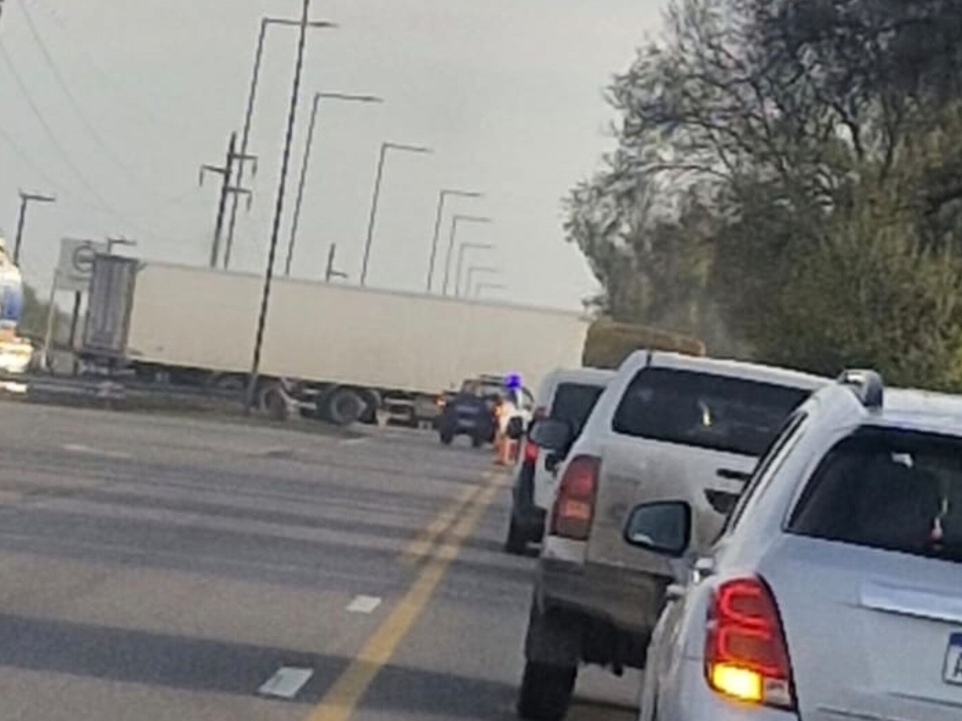 UN CAMIÓN AVERIADO BLOQUEA LA RUTA 9 A LA ALTURA DE SINSACATE