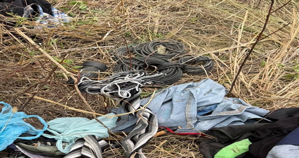 VILLA DE SOTO: INTENTÓ ESCONDERSE CON CABLES DE COBRE ROBADOS Y ATACÓ A LA POLICÍA