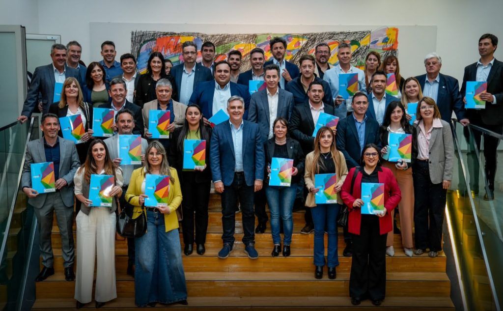 EL GOBERNADOR FIRMÓ PROYECTOS PARA NUEVOS RADIOS URBANOS EN 22 MUNICIPIOS Y COMUNAS DE CÓRDOBA, MUCHAS DE ELLAS, DEL NORTE