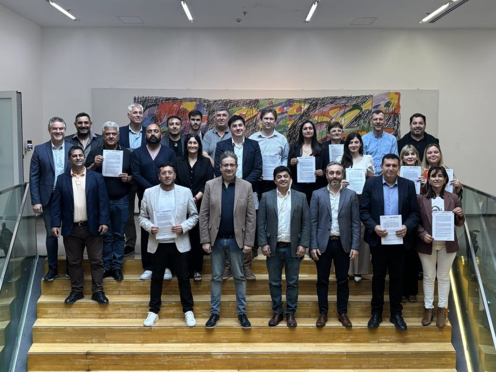 LA PROVINCIA IMPULSA LA CONSTRUCCIÓN DE 246 VIVIENDAS E INFRAESTRUCTURAS EN DIFERENTES PUNTOS DEL TERRITORIO CORDOBÉS