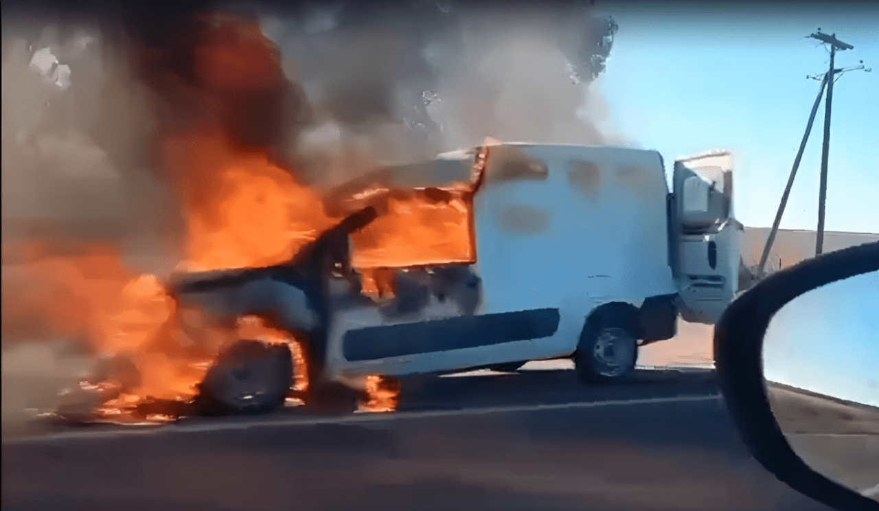 SE INCENDIA UN UTILITARIO CERCA DE EL RODEO
