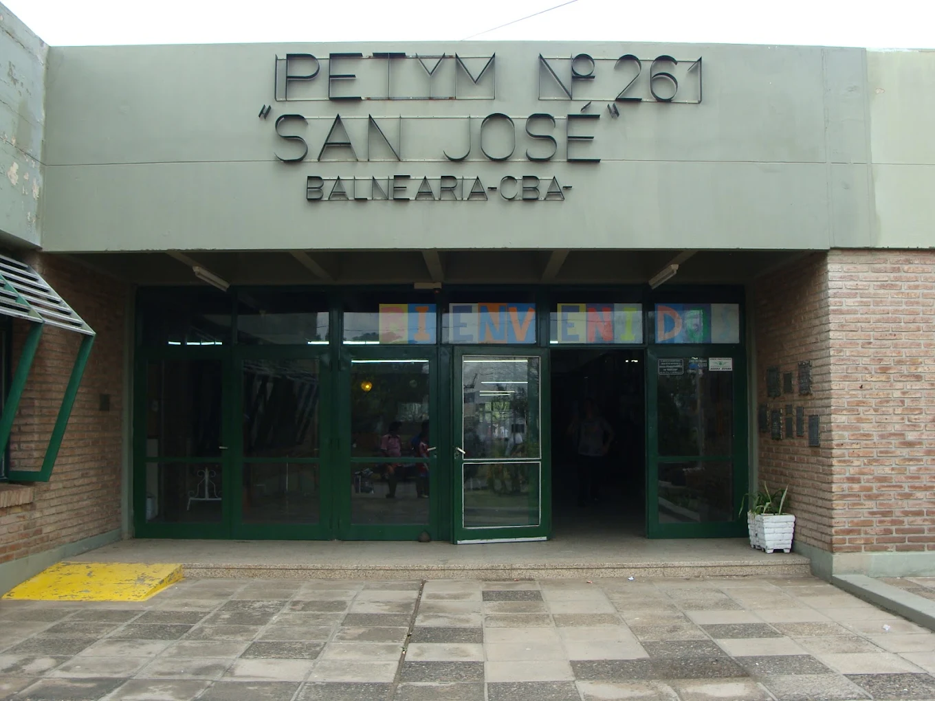 LA PROVINCIA DESTINA MÁS DE 52 MILLONES DE PESOS PARA REPARAR EL IPETYM 261 DE BALNEARLA EN EL MARCO DEL PROGRAMA HABITAR LA ESCUELA