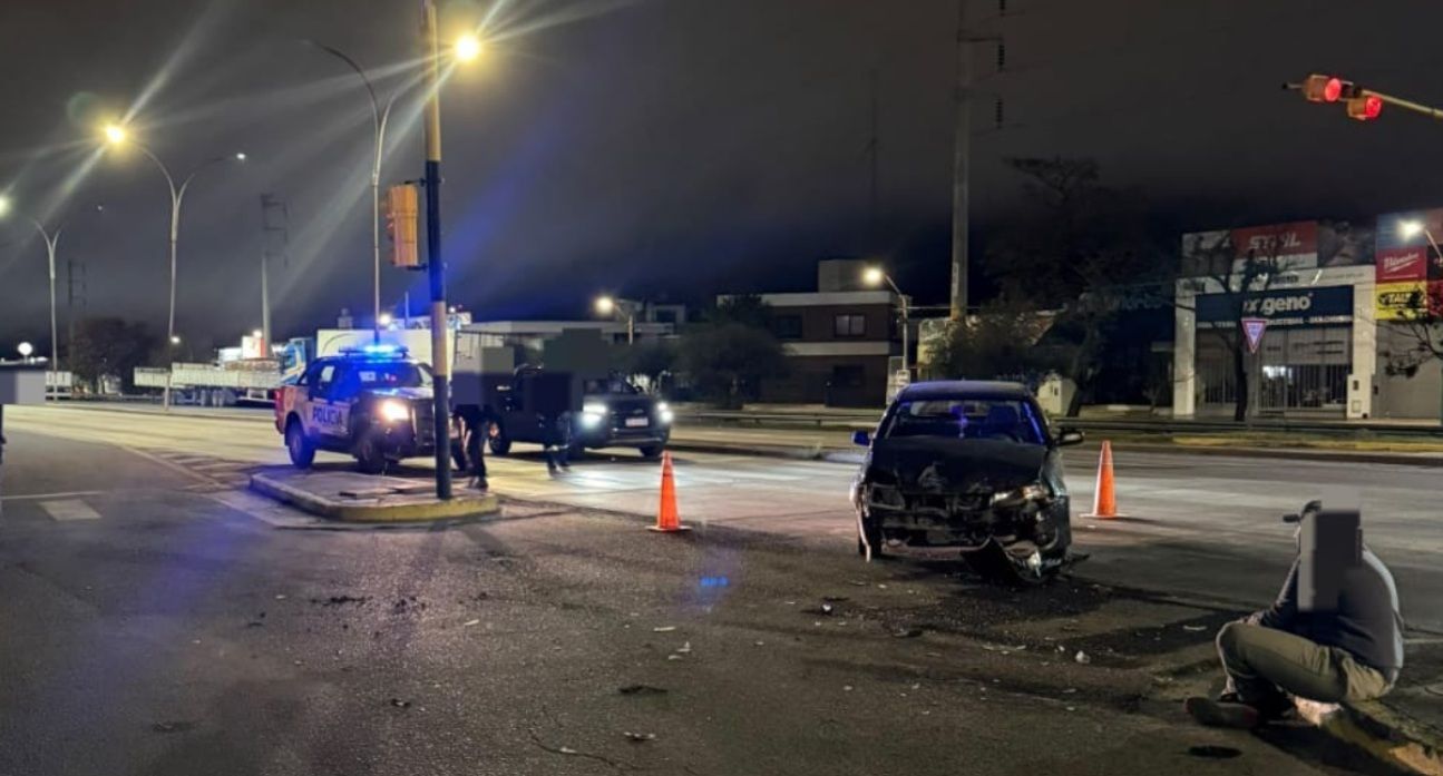 UN AUTO Y UN PATRULLERO CHOCARON DURANTE LA MADRUGADA EN JESUS MARÍA