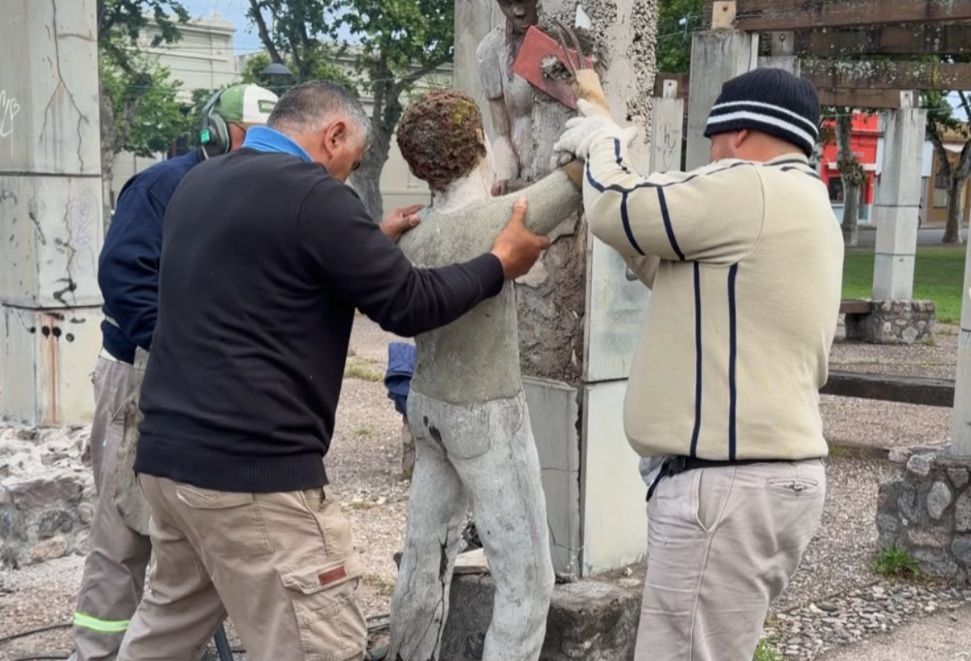 JESUS MARÍA: POR SEGURIDAD, LA MUNICIPALIDAD DESARMÓ PARTE DE LA PLAZOLETA “MONUMENTO A LOS JÓVENES COMPROMETIDOS”