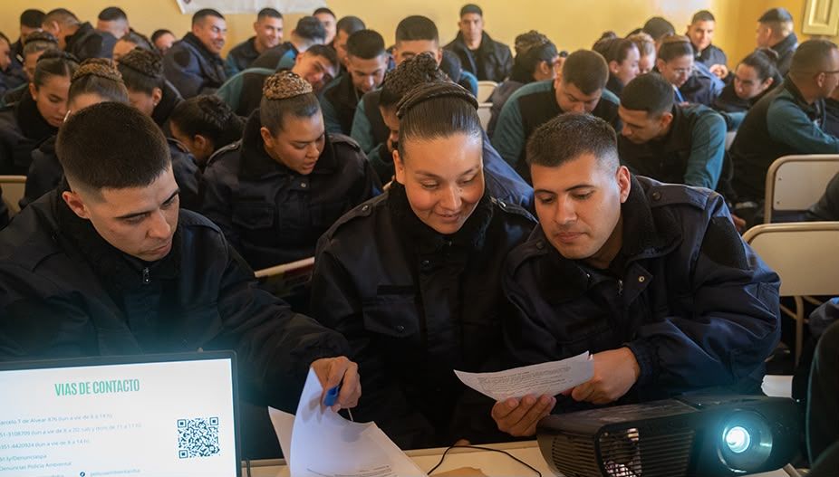 MÁS DE 650 ASPIRANTES A SUBOFICIALES DE LA POLICÍA SE CAPACITAN EN CUIDADO AMBIENTAL