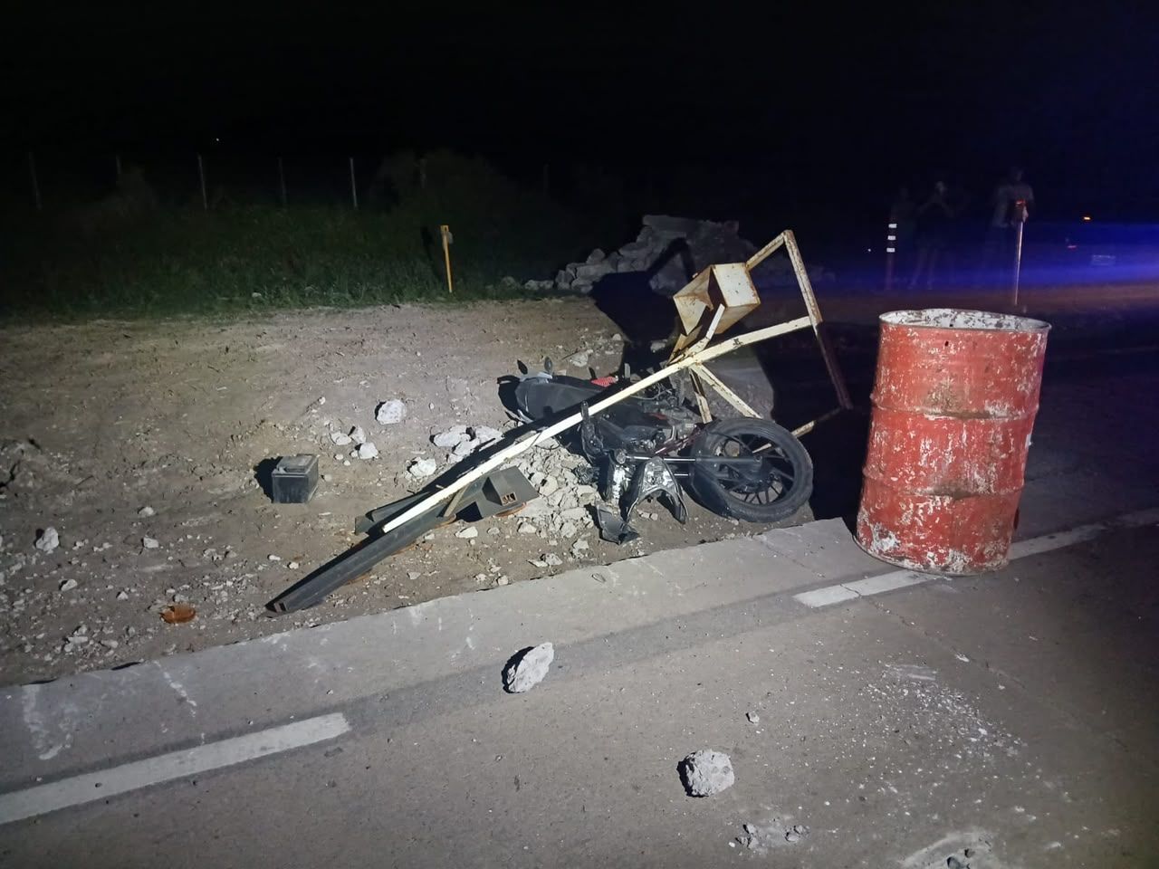 BALNEARIA: UN MOTOCICLISTA SUFRIÓ FRACTURAS TRAS IMPACTAR CONTRA UN CARTEL DE SEÑALIZACIÓN EN LA RUTA 3