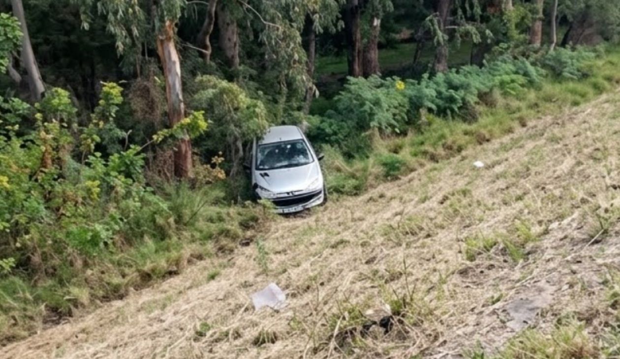 MADRUGADA DE IMPACTO Y DESPISTE EN EL MURALLÓN DEL DIQUE CRUZ DEL EJE