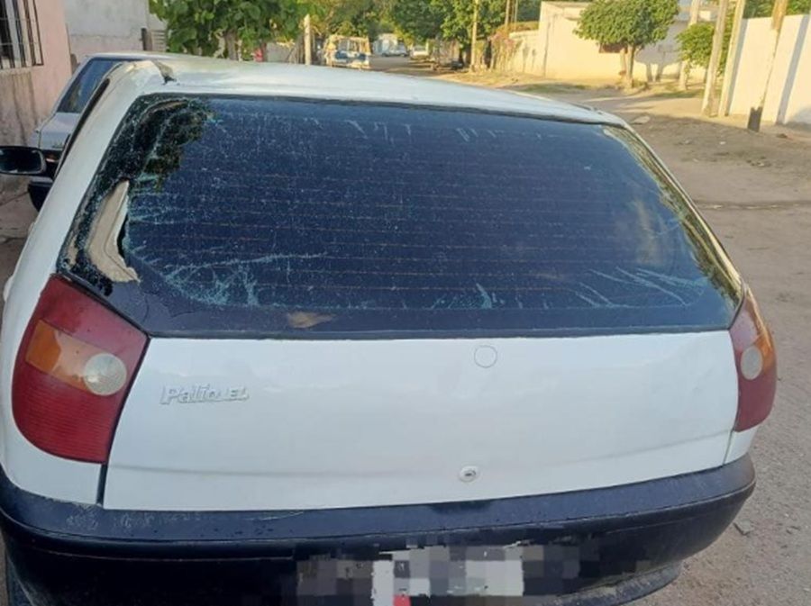 VIOLENTA PELEA VECINAL EN CRUZ DEL EJE DEJA UN MENOR HERIDO Y VEHÍCULOS DAÑADOS