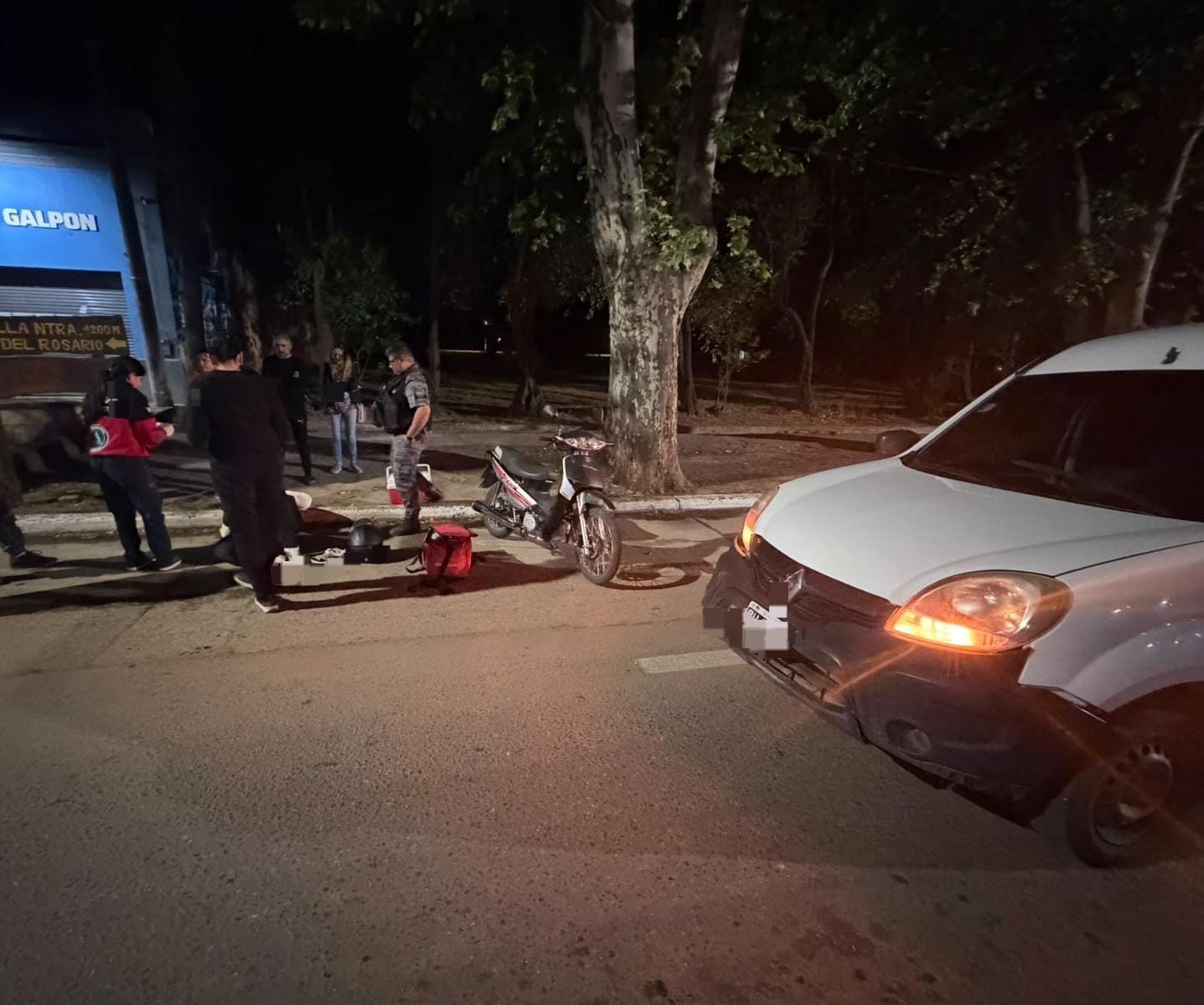 UN MOTOCICLISTA RESULTÓ HERIDO TRAS UN CHOQUE NOCTURNO EN COLONIA CAROYA