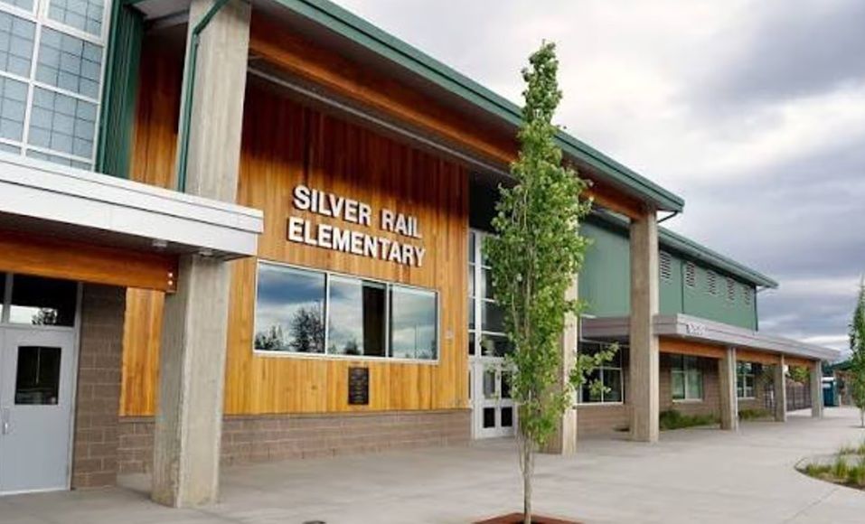 CUATRO MUERTOS TRAS UN TIROTEO EN UNA ESCUELA PRIMARIA DE OREGON Y EL ATACANTE FUE ABATIDO